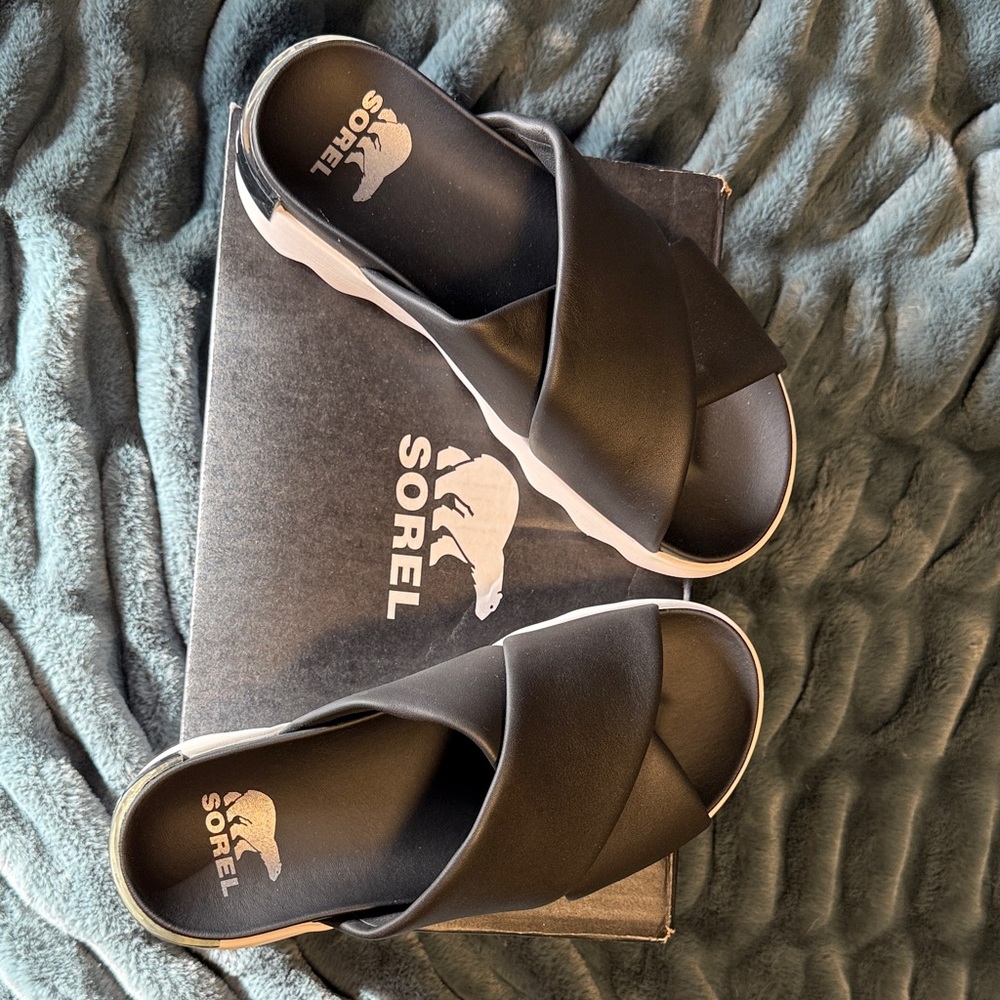 Sorel Women's Black Crisscross Viibe Slide Sandals